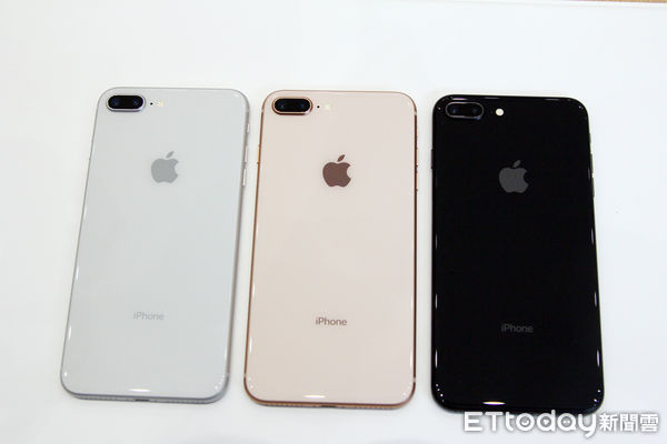 ▲ iPhone 8 Plus 共有銀色、粉金跟黑色三款。(圖／資料照)