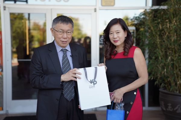 ▲▼民眾黨主席柯文哲於美西時間10月3日與佛利蒙的台裔市長Lily Mei（高旭加）共進午餐。（圖／民眾黨提供）