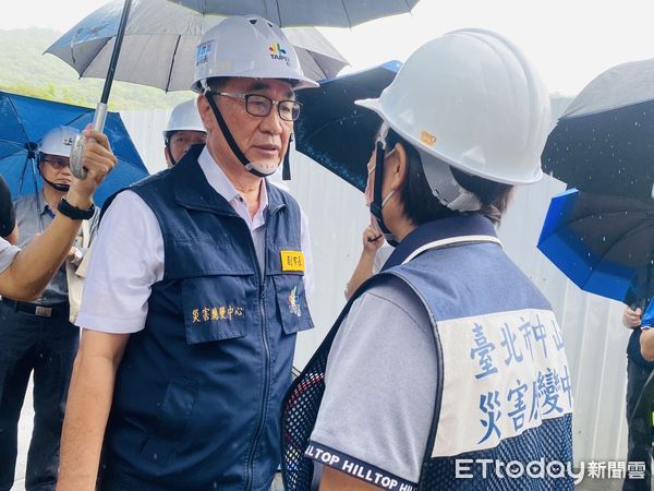 ▲▼小犬來襲，台北市副市長李四川前往大直現場視察。（圖／記者袁茵攝）