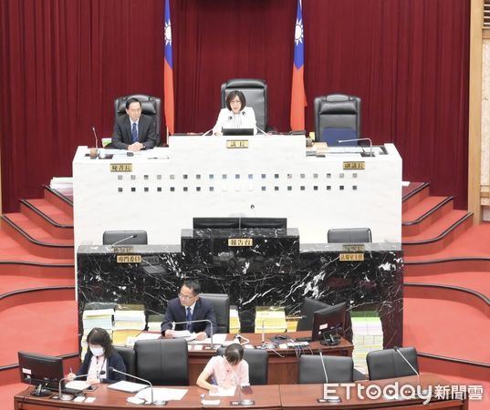 ▲高雄市議會為了防災，破天荒讓高雄市長的施政報告延後             。（圖／記者吳奕靖翻攝）