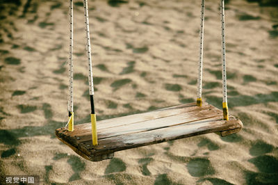 「陪玩盪鞦韆」變陷阱！北市淫魔載女直衝南港公園　拖入公廁性侵