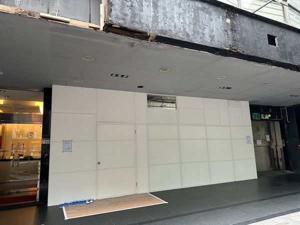 ▲▼東區首家夾娃娃機店面在空租3年後，近期正進行裝潢。（圖／記者賴志昶攝）