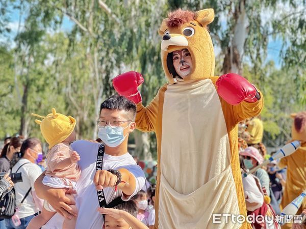 ▲台南學甲的頑皮世界野生動物園，於國慶連假期間，除將舉辦熱鬧的動物大遊行，慶祝動物國度的國慶日外，更推出免費動物彩妝服務，要讓動物園變得更有趣。（圖／記者林東良翻攝，下同）