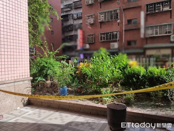 ▲▼新莊區昌平路一處住宅大樓男子不明原因墜樓             。（圖／記者陳以昇翻攝）