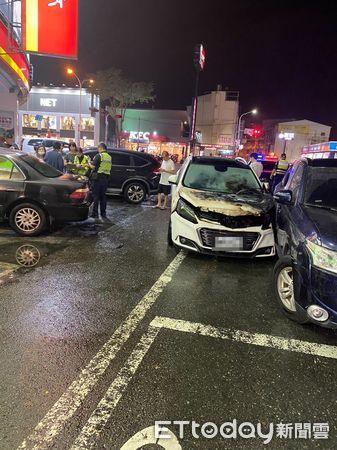 ▲▼台中車禍「火燒車」。（圖／記者鄧木卿翻攝）