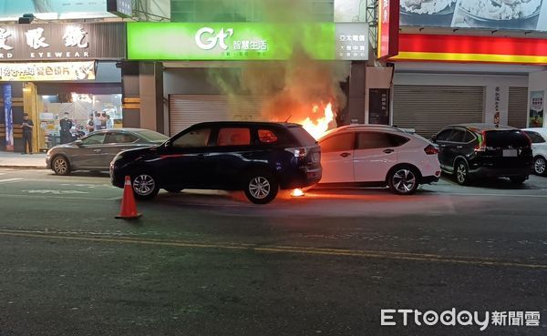 ▲▼台中車禍「火燒車」。（圖／記者鄧木卿翻攝）