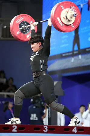 ▲杭州亞運舉重好手陳玟卉、陳柏任。（圖／中華奧會提供）