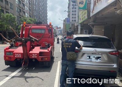 男違反防疫規定又欠稅不繳　百萬愛車遭查封拖吊...他秒繳清