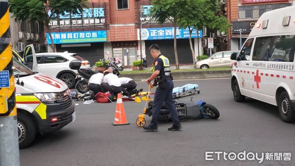 ▲▼台北市承德路四段、百齡高中前今(6日)上午發生一起車禍。（圖／記者黃彥傑攝）