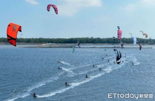 ▲雲林三條崙海水浴場風箏衝浪公開賽。（圖／記者蔡佩旻翻攝）