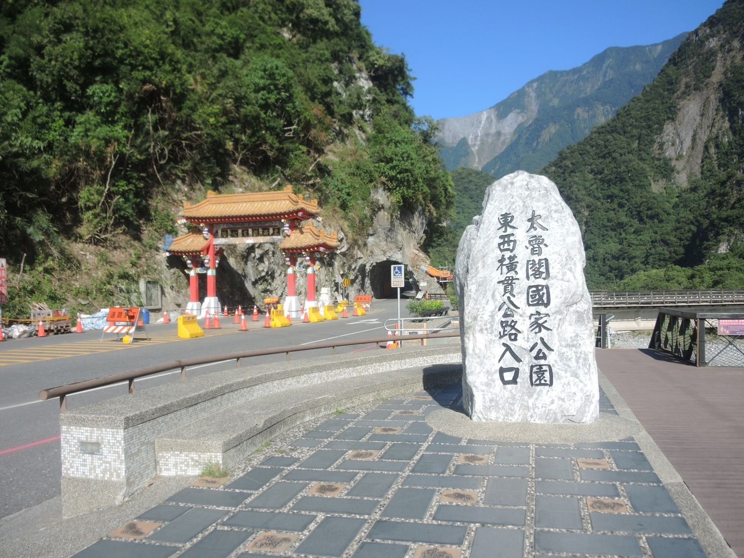 ▲東西橫貫公路牌樓依起造原樣整修完成，重新亮相。（圖／太管處提供，下同）