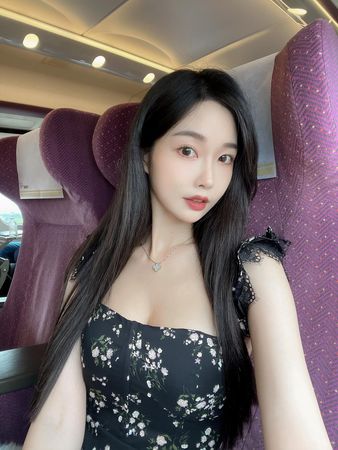 ▲黃上晏搭高鐵。（圖／翻攝自黃上晏IG）