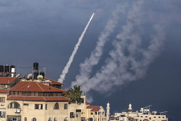 ▲▼ 加薩地區的巴勒斯坦武裝份子7日朝以色列發射大量火箭彈，巴勒斯坦激進組織「哈瑪斯」（Hamas）宣稱犯案。（圖／達志影像／美聯社）