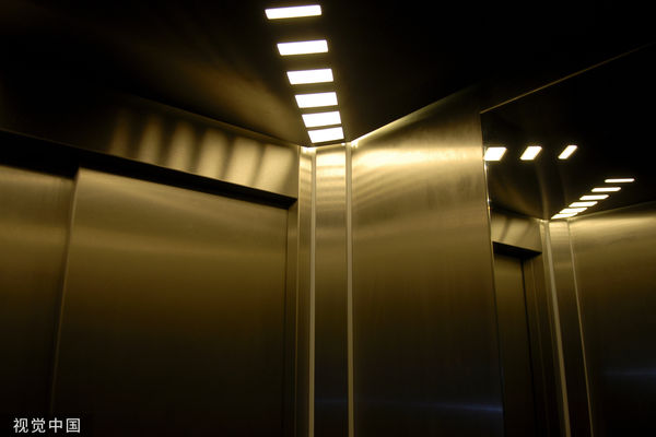 ▲▼電梯,昏暗電梯。（示意圖／CFP）