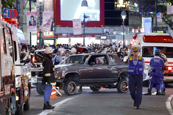 ▲▼日本東京澀谷十字路口汽車衝撞人群7傷。（圖／路透）