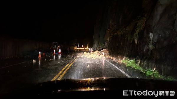 ▲▼中橫台8線27.5K大雨坍方。（圖／記者哈勇嘎奧翻攝）