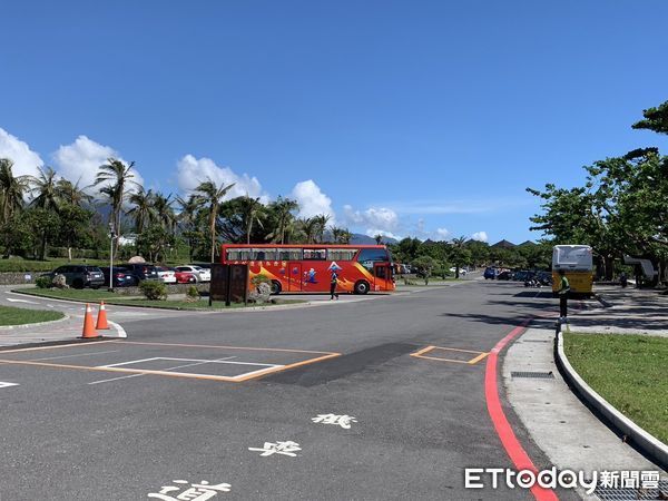 ▲▼台東海岸線富岡地質公園、加路蘭遊憩區停車場自11月起開始收費。（圖／東管處提供，下同）