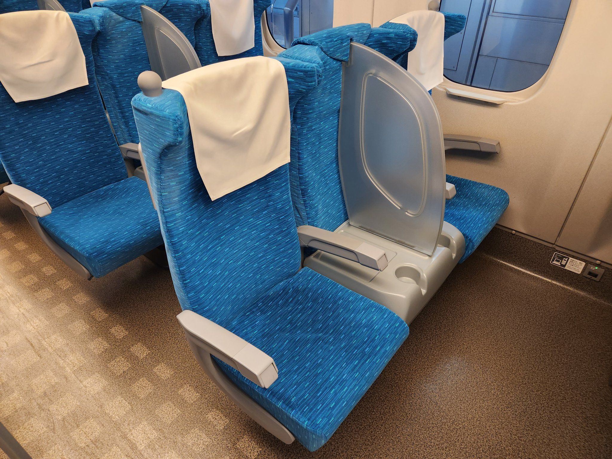 ▲▼日本新幹線「座位升級1.5倍」只要260台幣！網讚：社恐人福音。（圖／X／@Damegane_travel）
