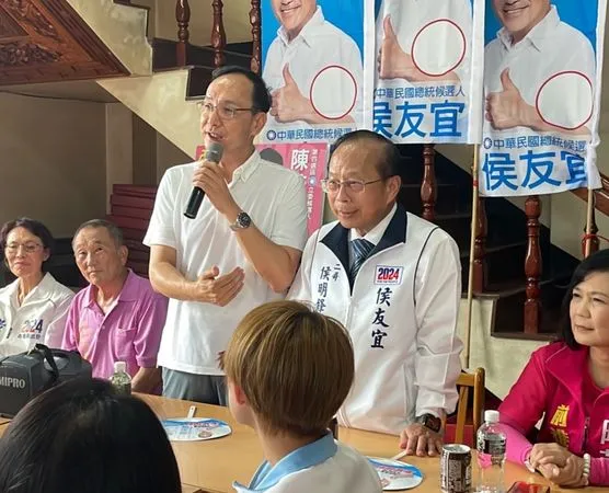 ▲朱立倫與地方人士座談，侯友宜二哥侯明鋒陪同。（圖／國民黨提供）