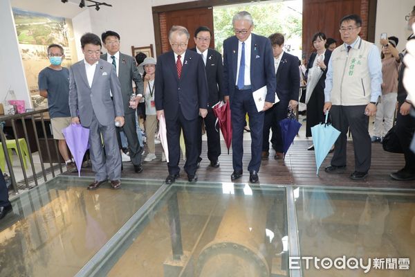 ▲日本「日華議員懇談會」會長古屋圭司眾議員，率跨黨派國會議員團訪台，黃偉哲市長安排導覽參觀烏山頭水庫、八田與一紀念園區及山上花園水道博物館。（圖／記者林東良翻攝，下同）