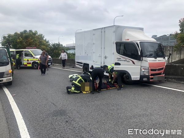 ▲▼國道1號苗栗頭屋交流道車禍。（圖／記者蔡文淵翻攝）