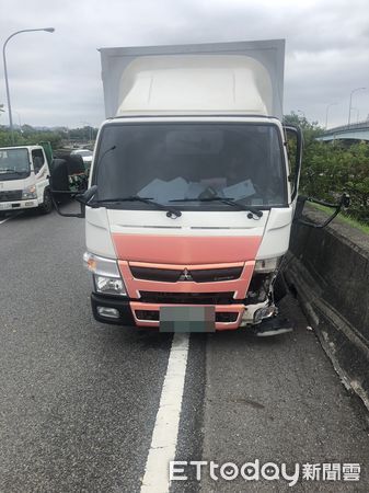 ▲▼國道1號苗栗頭屋交流道車禍。（圖／記者蔡文淵翻攝）