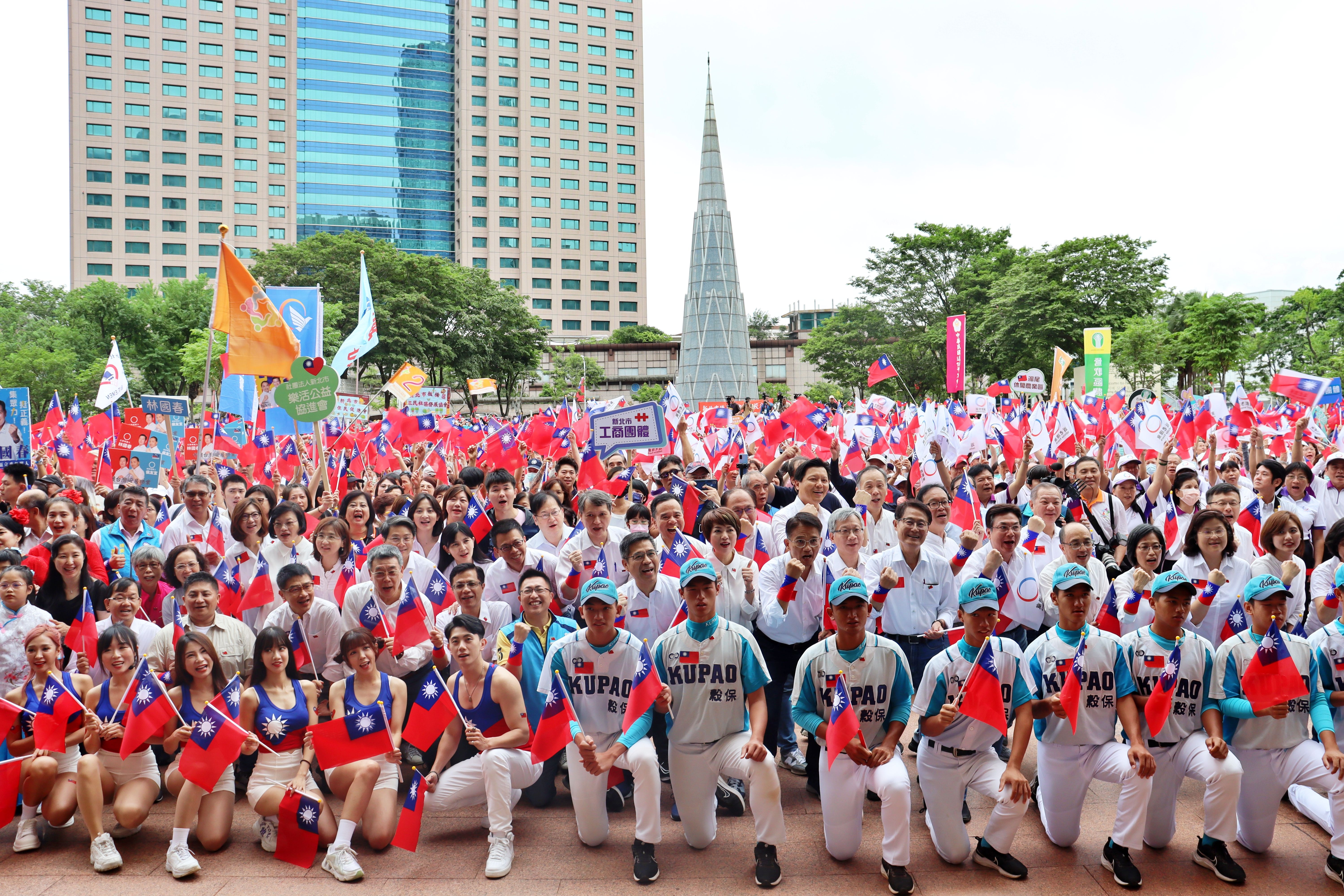 ▲新北各區國慶同步升旗。（圖／新北市民政局提供）