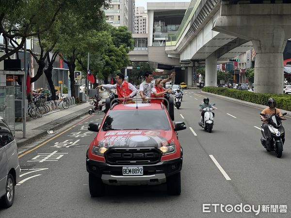 ▲拚連任！台中第五選區立委莊競程皮卡戰車亮相。（圖／記者游瓊華翻攝）