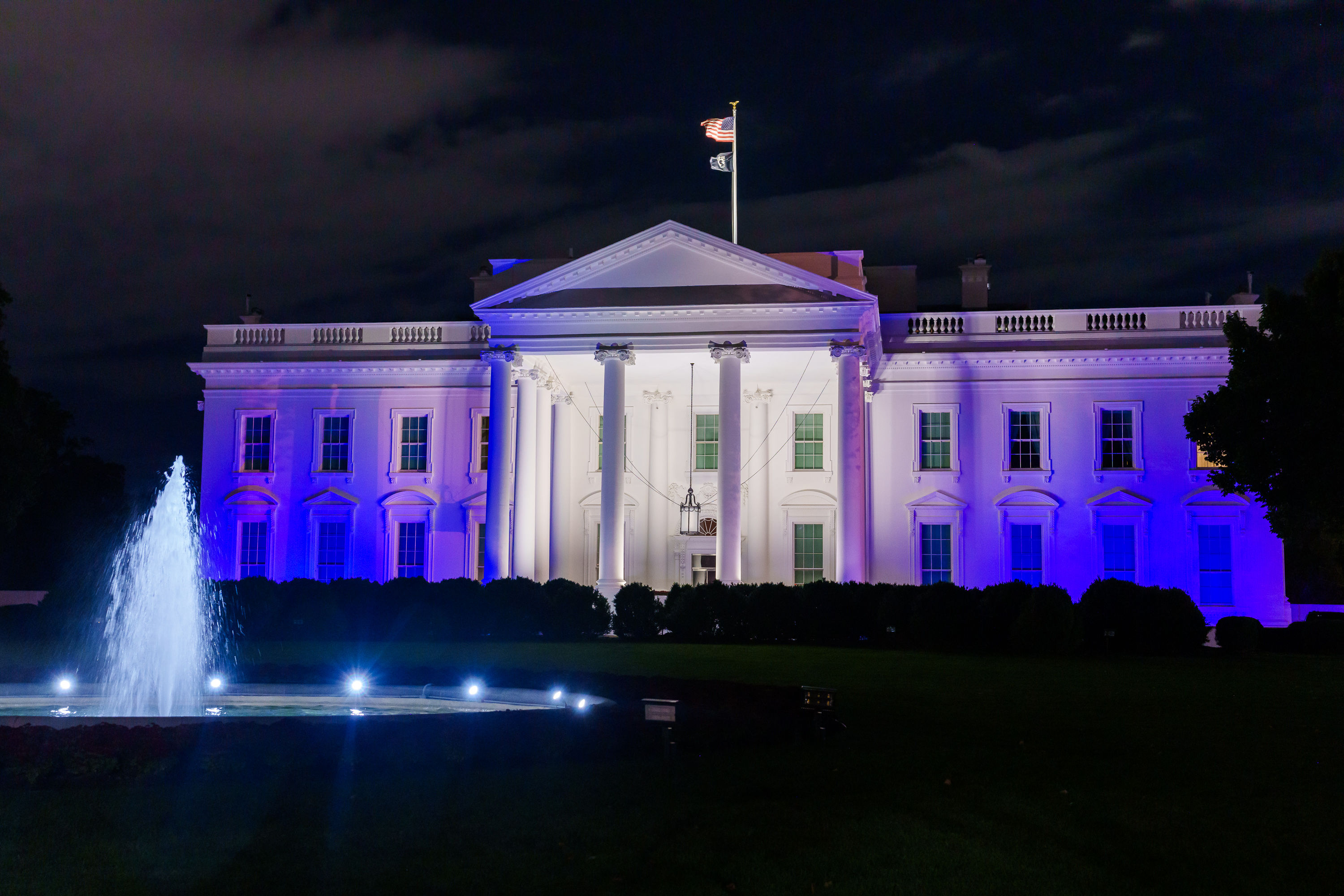 ▲▼ 美國白宮亮起以色列國旗的藍白顏色。（圖／翻攝自X／President Biden）