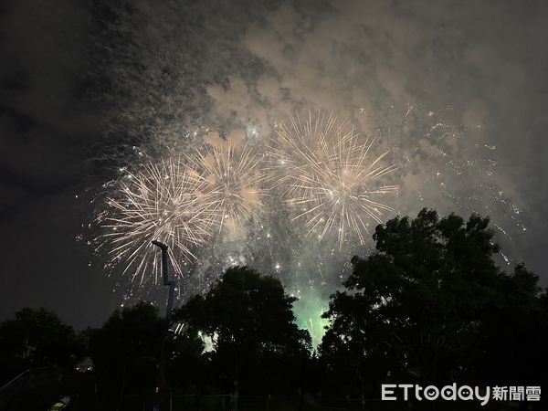 ▲▼雙十國慶,國慶煙火,中央公園。（圖／記者許權毅攝）