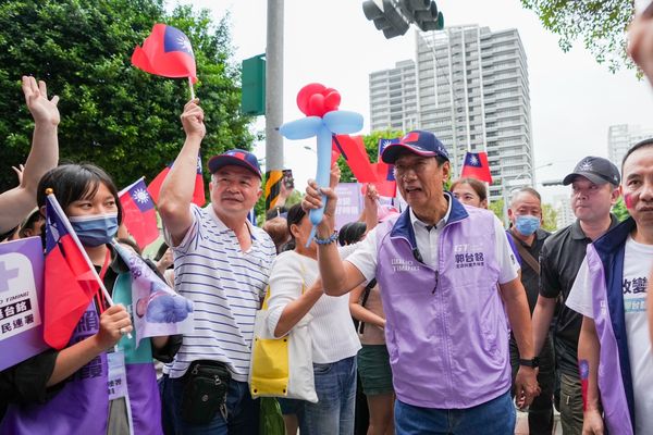 ▲▼總統擬參選人郭台銘今（10）日走訪新北市土城連署站。（圖／郭台銘辦公室提供）