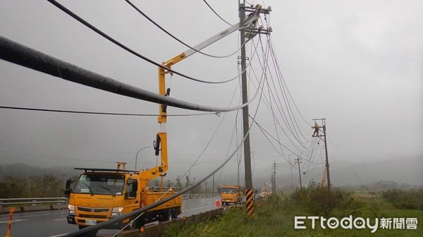 ▲▼台電雙十國慶前夕，小犬風災台電搶修全記錄。（圖／台電提供）