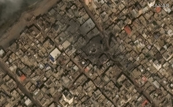 ▲▼ 加薩10日衛星影像，Al Gharbi清真寺被毀。（圖／路透）
