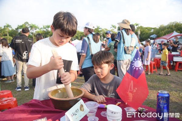 ▲南投世界茶業博覽會「千人擂茶」活動於國慶日登場。（圖／南投縣政府提供）