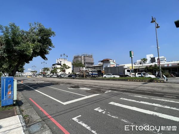 ▲斗六市西平路今日上午因刨除路面施工，造成大塞車。（圖／記者蔡佩旻翻攝）