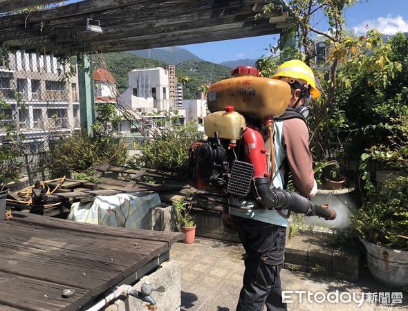 登革熱噴消。（圖／台北市衛生局提供）