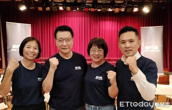 ▲台南市國民黨立委參選人陳以信、姚正玉、王家貞的「正義成真」連線，也是趙少康「戰鬥藍」的成員，趙少康將領軍南下台南，為王家貞、姚正玉、陳以信輔選站台。（圖／記者林東良翻攝）