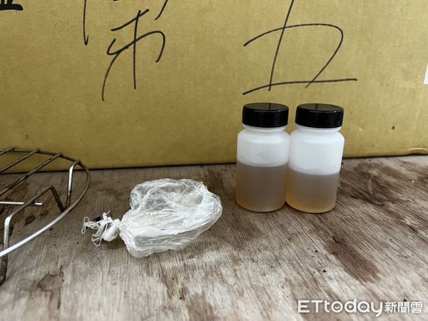 ▲蔡姓男子以塑膠袋裝烏龍茶湯假冒尿液被識破，重新驗尿後呈現毒品反應，依毒品罪嫌送辦。（圖／記者林東良翻攝，下同）