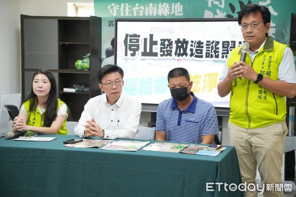 ▲立委郭國文協同市議員黃肇輝、蔡麗青與七股區大潮溝自救會會長李和田召開記者會，呼籲對手還給鄉親一場乾淨、民主的選舉。（圖／記者林東良翻攝，下同）