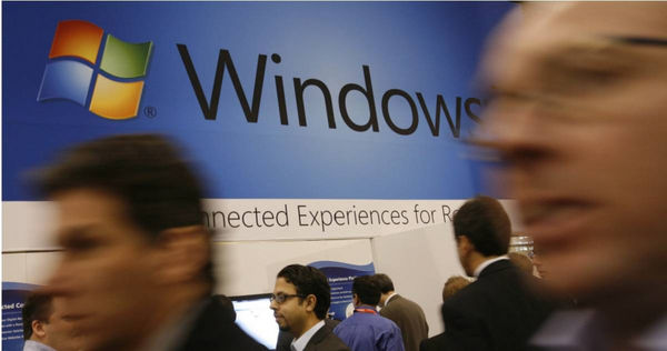 微軟於10月10日起，已正式淘汰包括Windows Server 2012和2012 R2，及Windows 11 21H2（Home與Pro版），將不再收到每月的安全性更新。（圖／達志／美聯社）