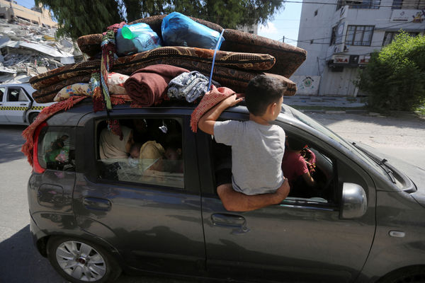 ▲▼巴勒斯坦人逃離家園，前往加薩走廊南部。（圖／路透）