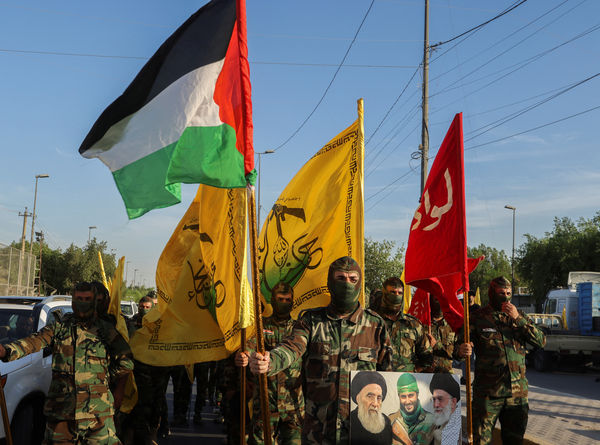 ▲▼黎巴嫩真主黨成員揮舞巴勒斯坦旗幟聲援加薩。（圖／路透）