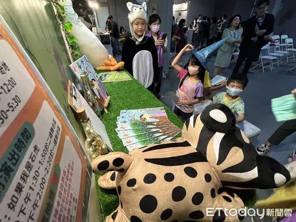 ▲▼環境部「112年環境教育繪本嘉年華會」今起一連兩天在華山文創園區登場，展示22縣市獲獎的環境教育繪本。（圖／記者許敏溶攝）