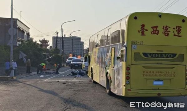 ▲雲林一輛學生專車與雙載機車發生碰撞，釀一死一傷。（圖／記者蔡佩旻翻攝）