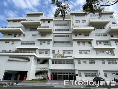 快訊/鳳山民宅槍響!男倒血泊身旁有槍 送醫搶救不治