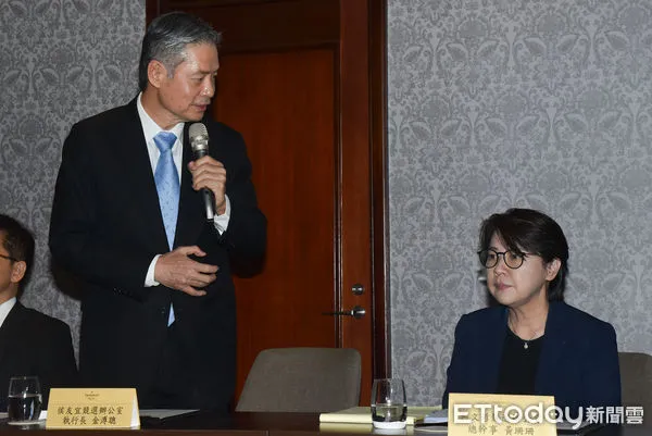 ▲▼藍白合會前會本日登場，會後金溥聰與黃珊珊一同出面說明會議初步結論。（圖／記者李毓康攝）