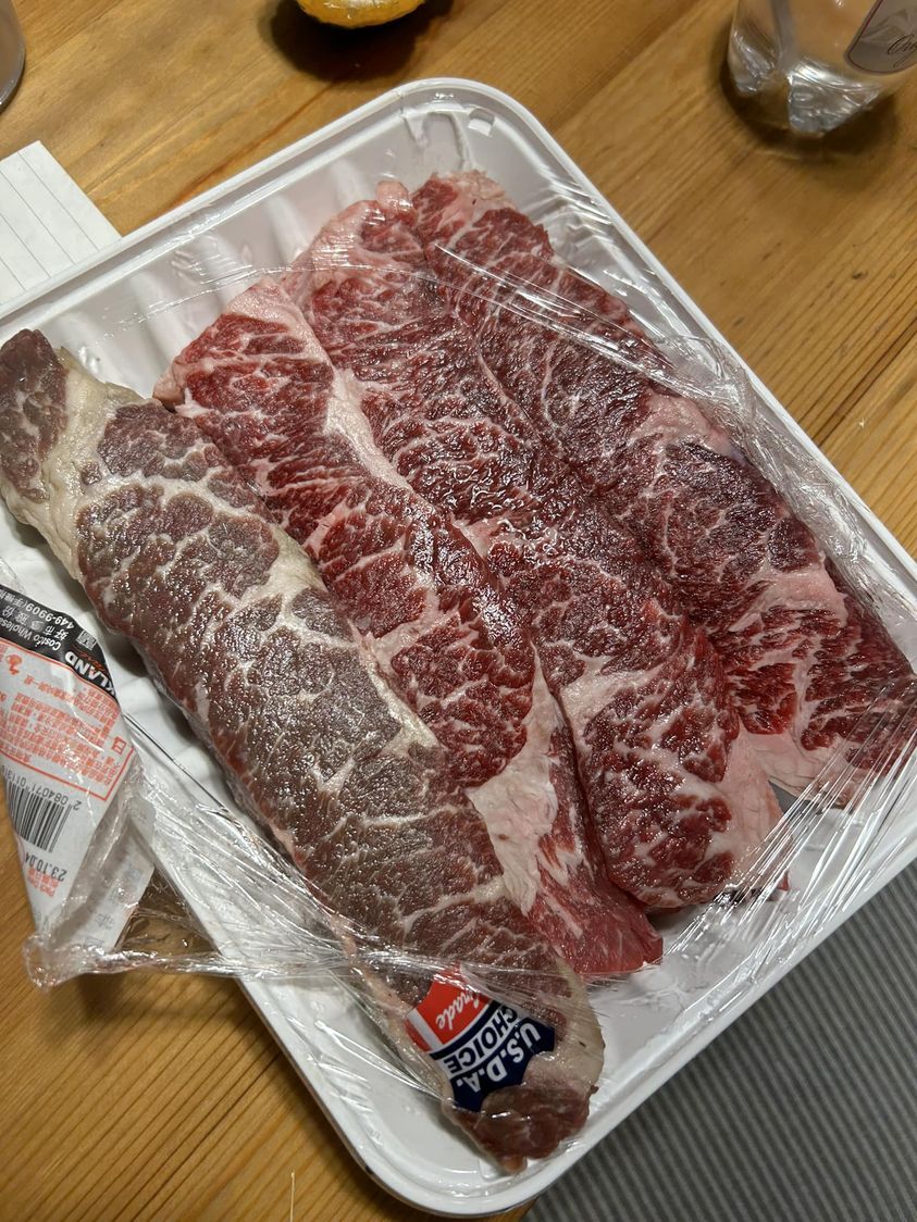 ▲網友指控到好事多購買牛肉「三條好的一條臭的」。（圖／翻攝自FB/Costco好市多 商品經驗老實說）