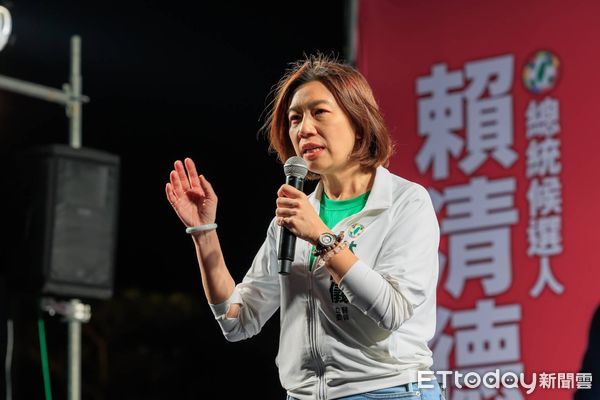 ▲民進黨總統參選人賴清德與正在競選台中第二選區連任的立委林靜儀14日首度合體，在台中沙鹿首次舉辦第一場聯合造勢大會。（圖／記者陳弘修翻攝）