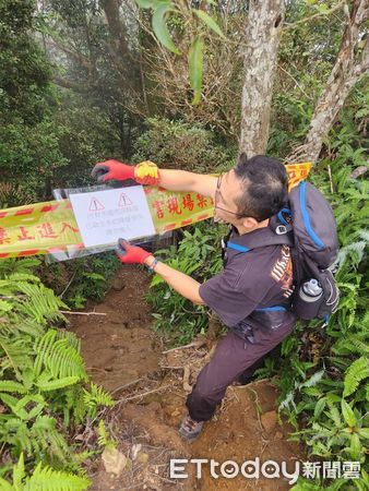 ▲▼苗栗神山縱走山徑發生虎頭蜂螫傷登山客事件，警消拉起封鎖線，暫時封閉登山步道。（圖／記者蔡文淵翻攝）