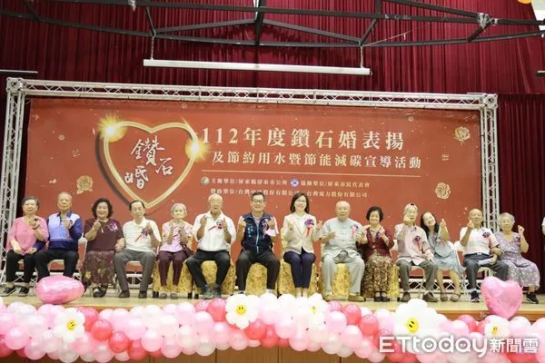 ▲屏東市公所表揚鑽石婚夫妻          。（圖／記者陳崑福翻攝）